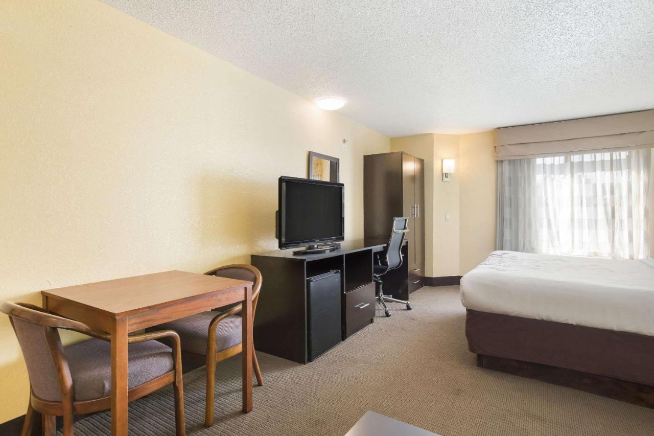 Sleep Inn & Suites Grand Rapids Exterior photo